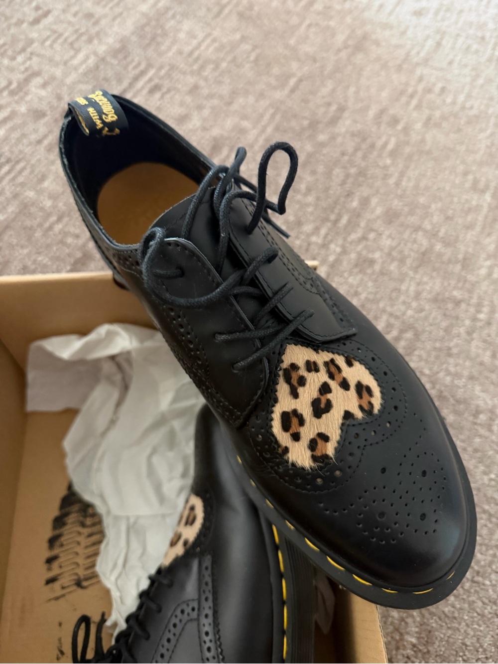 Dr. Martens Black Joyce Leopard Heart Brogue Oxford Boots Black Womens Size 10 - Picture 3 of 5